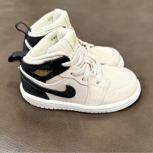 Jordan Kids Black and Cream Sneakers size 6c